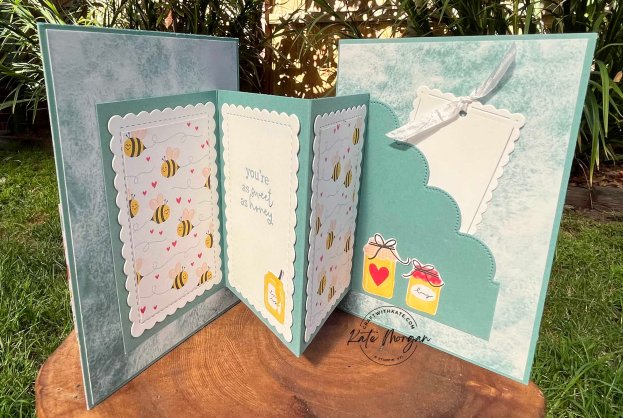 Bee Mine Fluffiest Friends Fancy Fold card Stampin Up Mini catalogue 2024 by Kate Morgan, Australia Online Exclusives 2023 standing